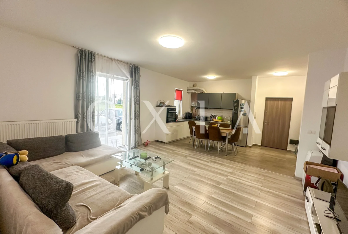 Giroc-Hotel IQ , Mobilat-Utilat, Gradina proprie