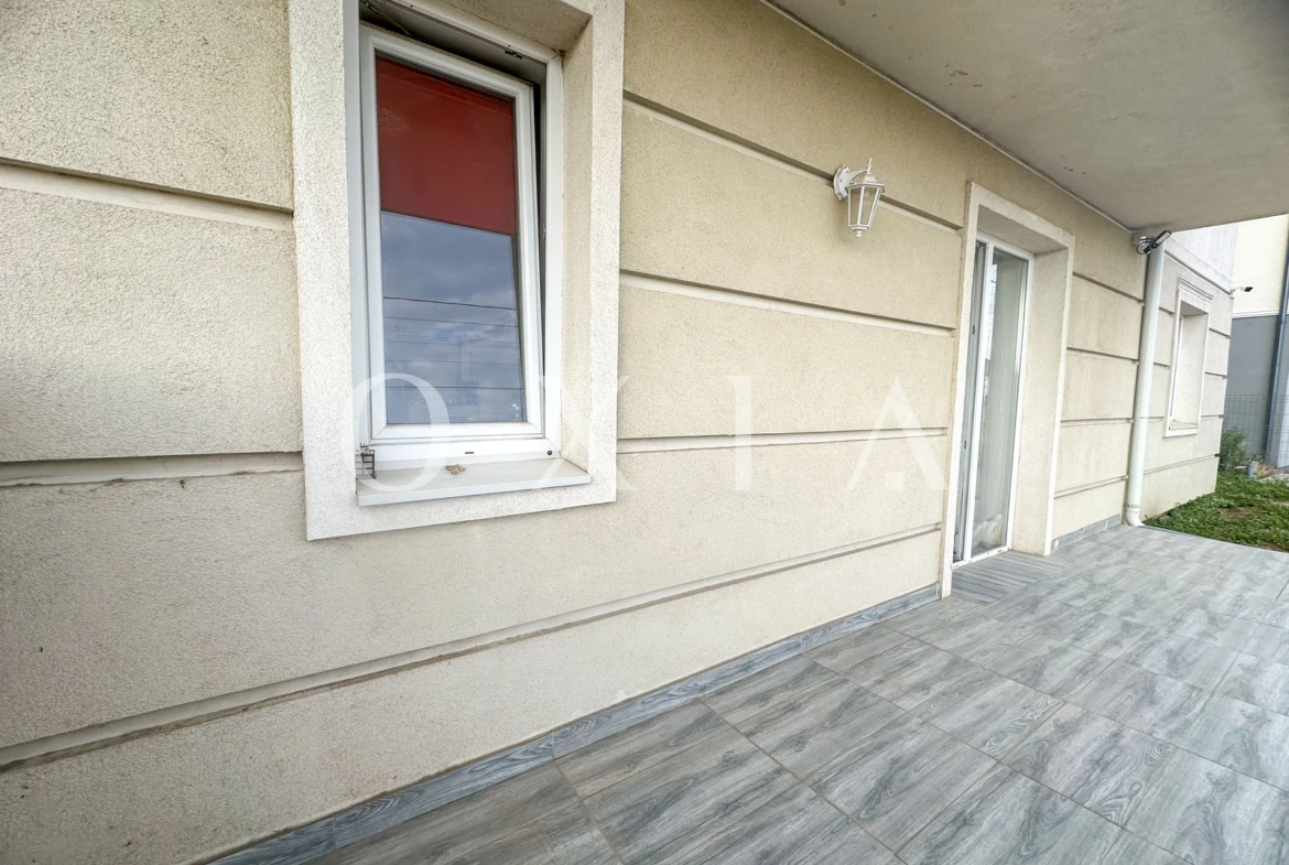 Giroc-Hotel IQ , Mobilat-Utilat, Gradina proprie