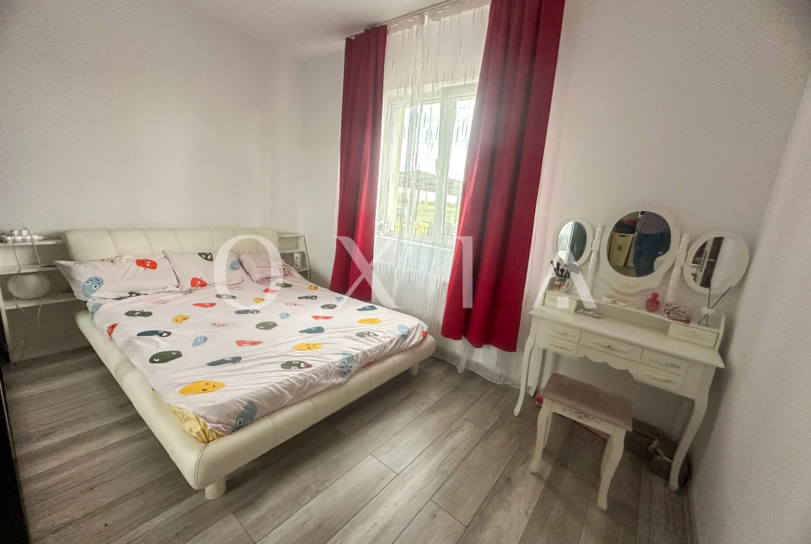 Giroc-Hotel IQ , Mobilat-Utilat, Gradina proprie