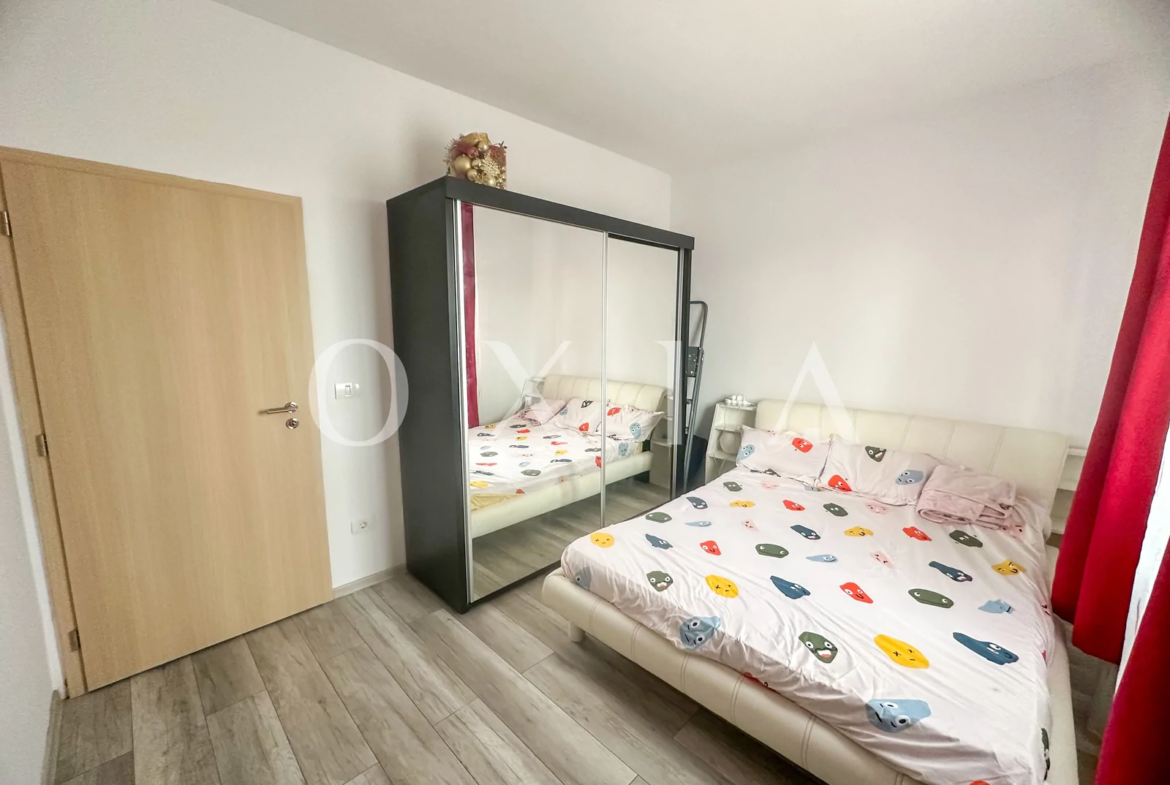 Giroc-Hotel IQ , Mobilat-Utilat, Gradina proprie