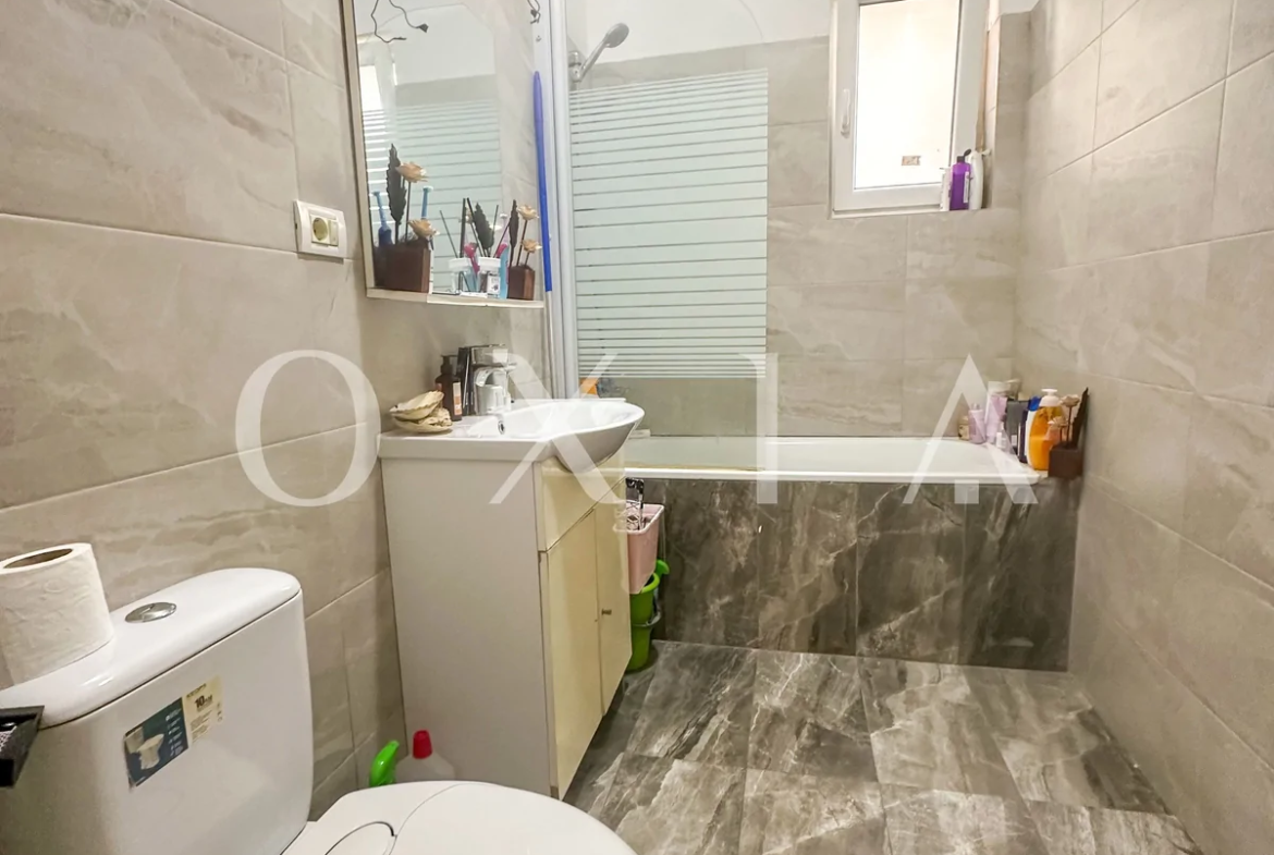 Giroc-Hotel IQ , Mobilat-Utilat, Gradina proprie