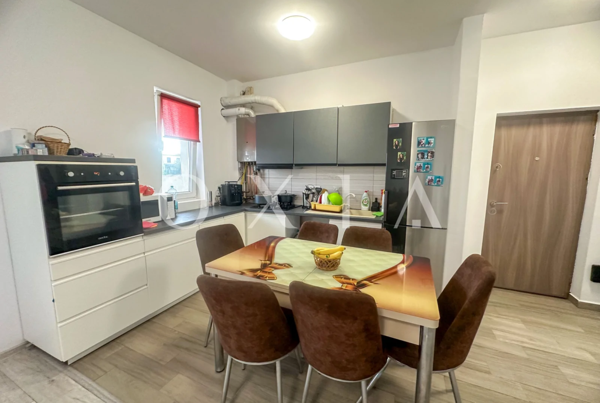 Giroc-Hotel IQ , Mobilat-Utilat, Gradina proprie