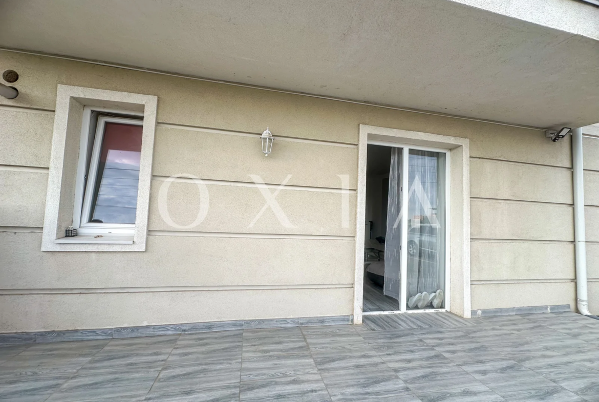 Giroc-Hotel IQ , Mobilat-Utilat, Gradina proprie