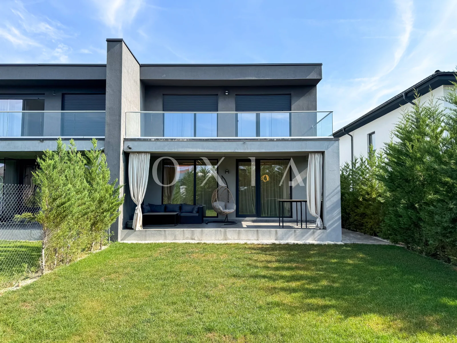 exclusivitate-casa-moderna-cu-4-dormitoare-si-curte-amenajata-1