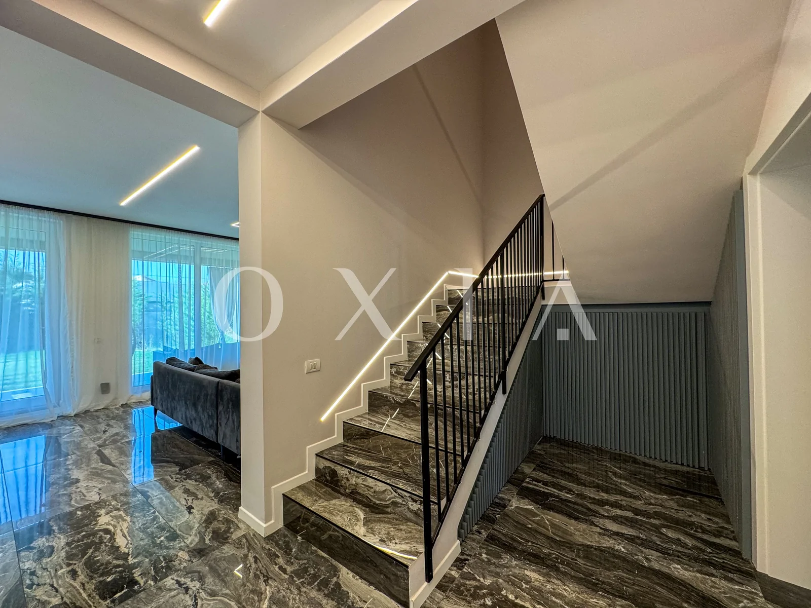 exclusivitate-casa-moderna-cu-4-dormitoare-si-curte-amenajata-18