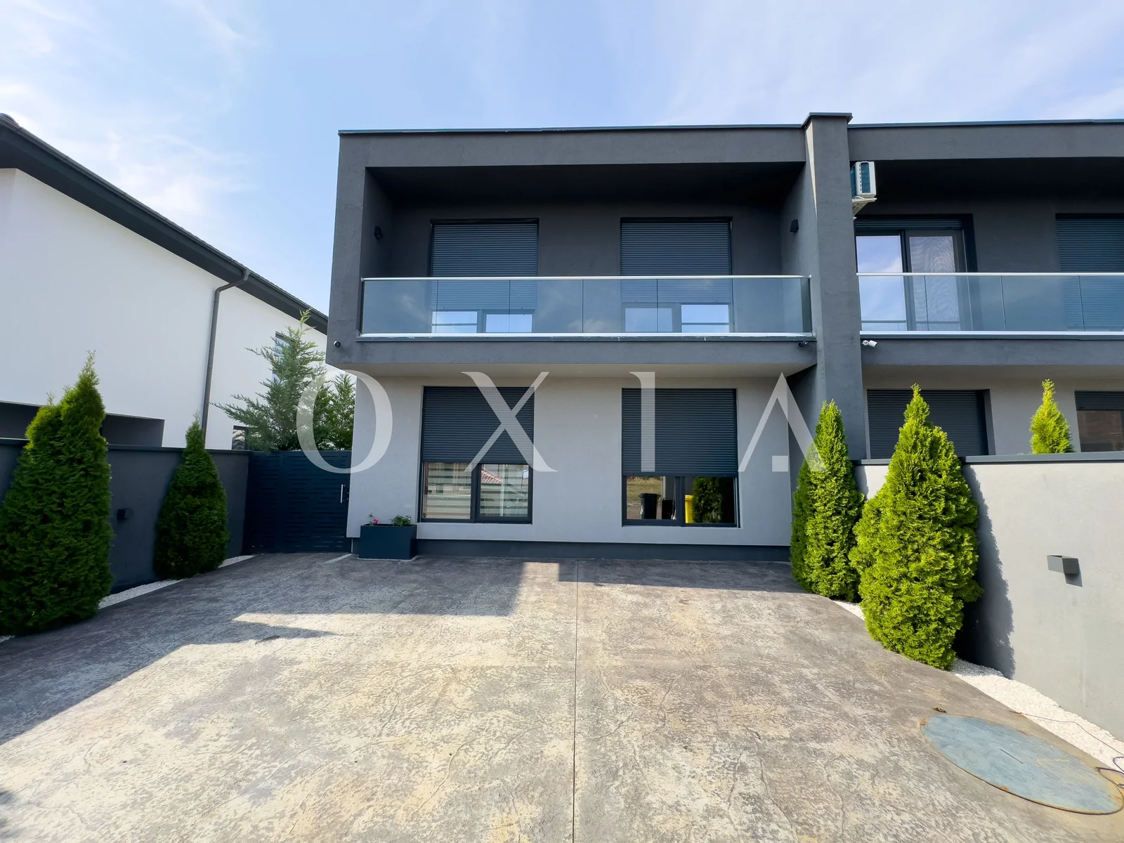 exclusivitate-casa-moderna-cu-4-dormitoare-si-curte-amenajata-20