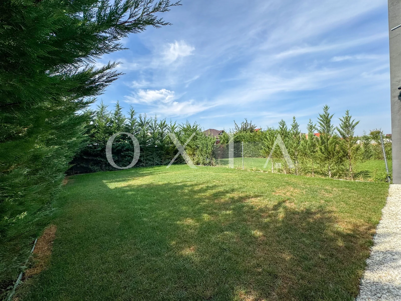 exclusivitate-casa-moderna-cu-4-dormitoare-si-curte-amenajata-23