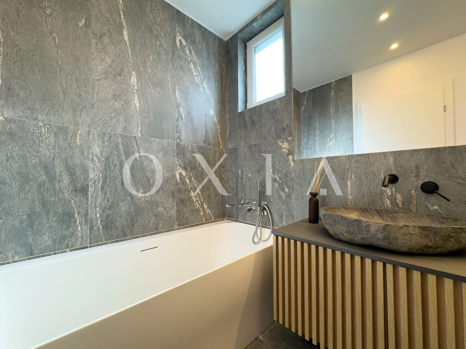 exclusivitate-casa-moderna-cu-4-dormitoare-si-curte-amenajata-7