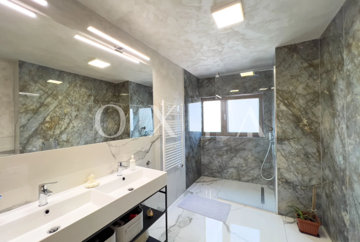 Vedere Panoramica Si Finisaje Premium – Apartament in Monarch