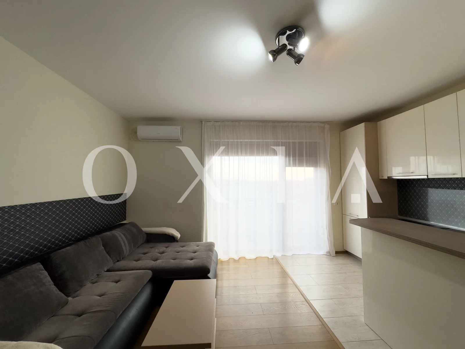 Giroc, Hotel IQ, Mobilat-Utilat, Parcare Proprie