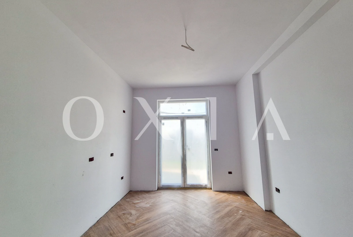 Mosnita Noua, 1/2 Duplex Despartit Prin Camera Tehnica