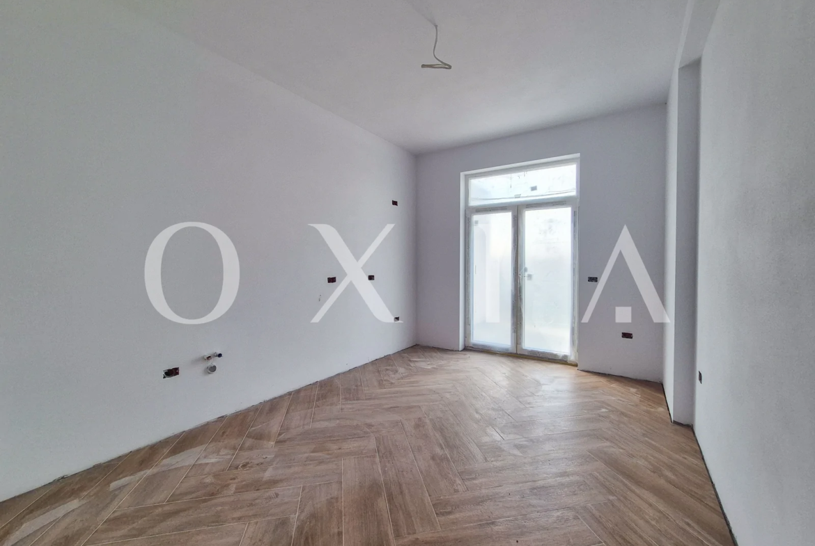 Mosnita Noua, 1/2 Duplex Despartit Prin Camera Tehnica