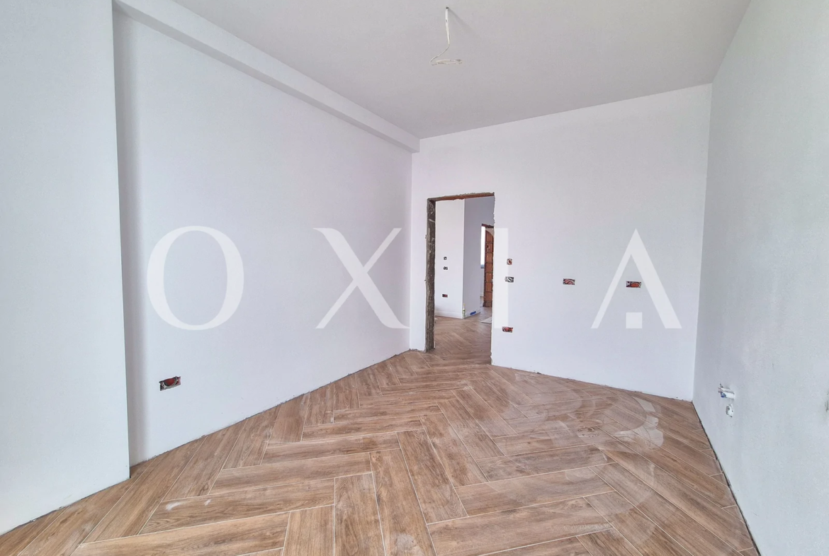 Mosnita Noua, 1/2 Duplex Despartit Prin Camera Tehnica