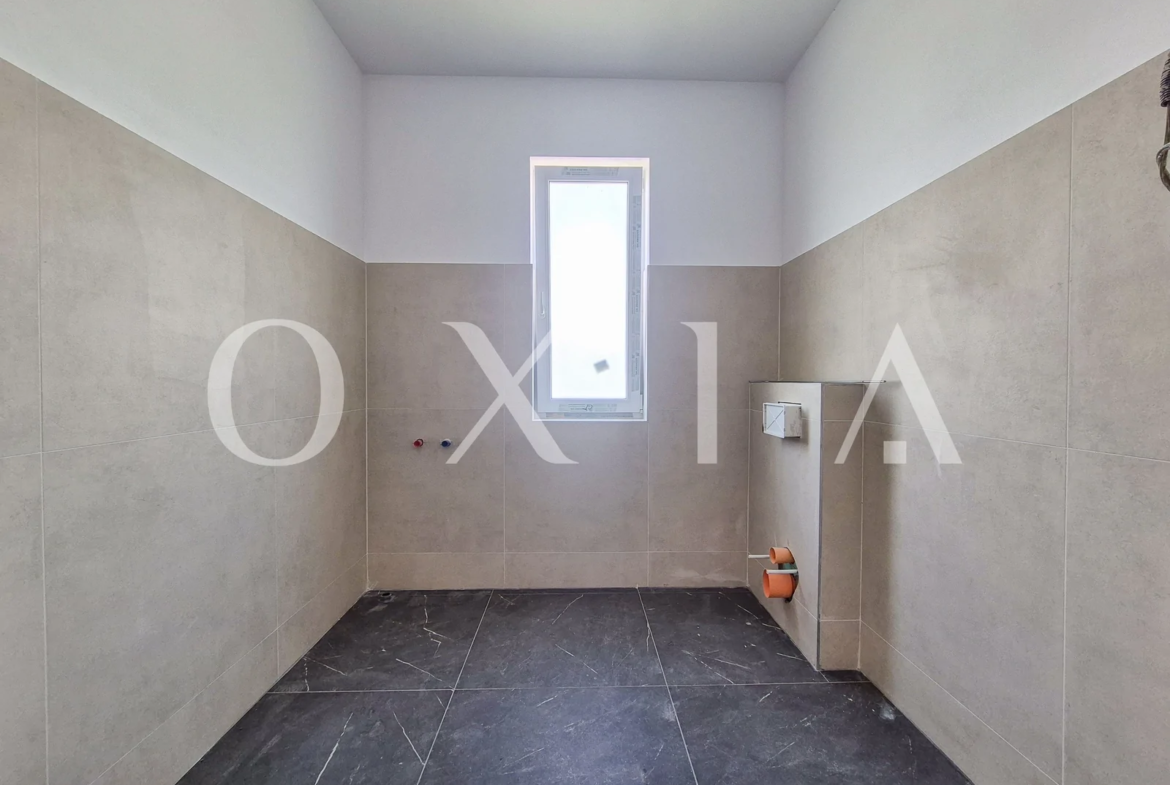 Mosnita Noua, 1/2 Duplex Despartit Prin Camera Tehnica
