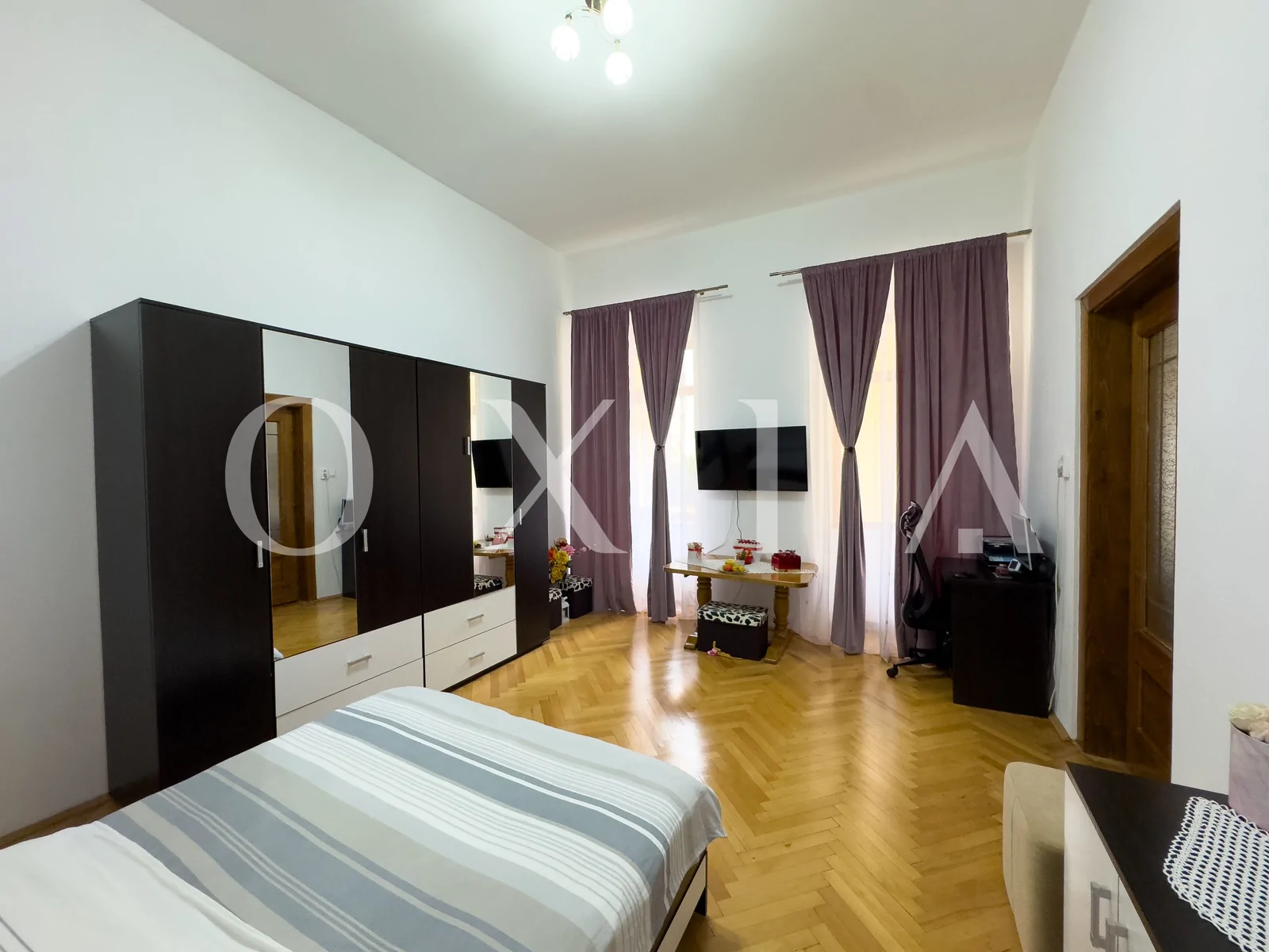 Piata Unirii, Etaj 1, Ideal Pentru Investitie