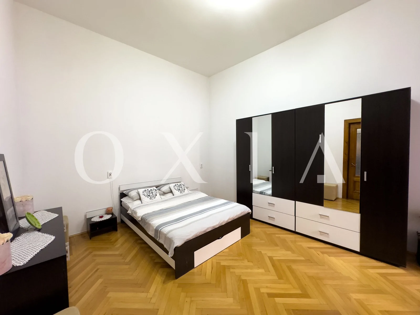 Piata Unirii, Etaj 1, Ideal Pentru Investitie