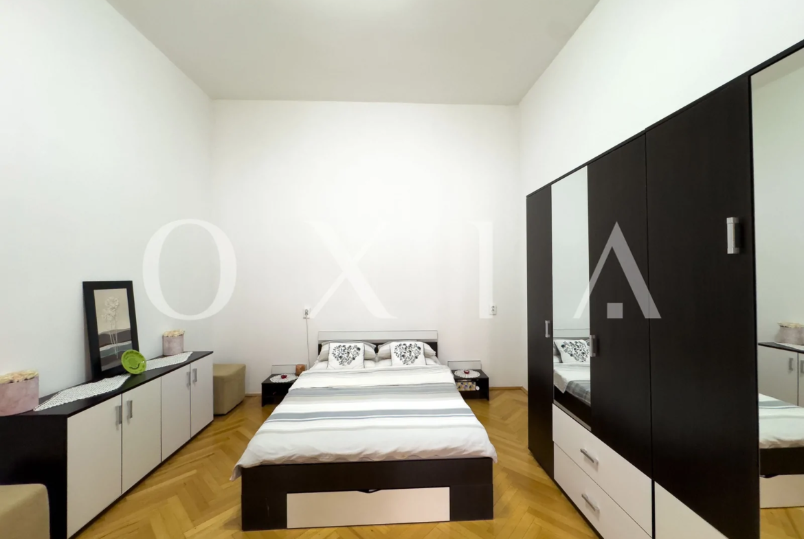 Piata Unirii, Etaj 1, Ideal Pentru Investitie