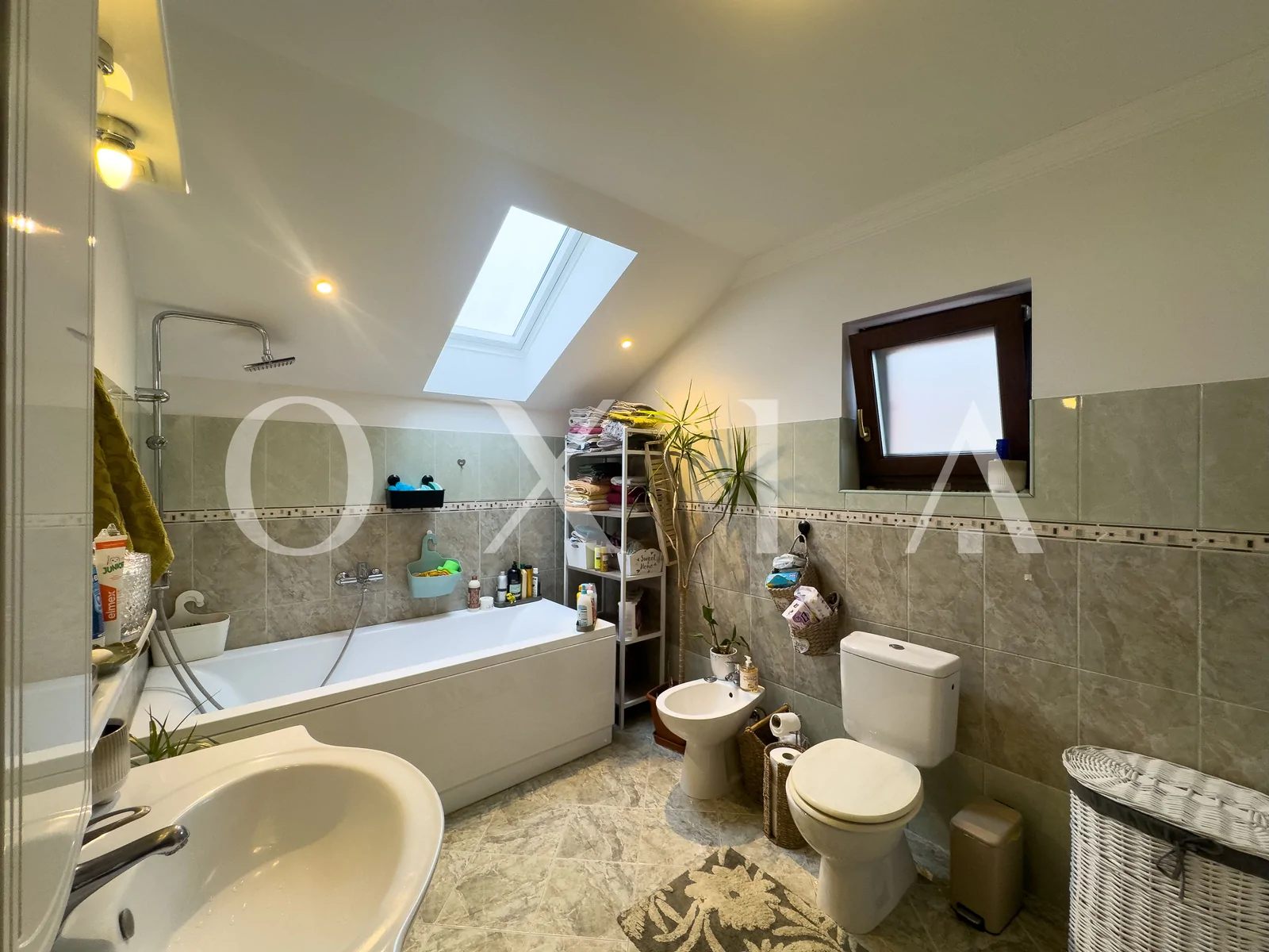 Casa Individuala Cu Garaj – Pozitie Excelenta