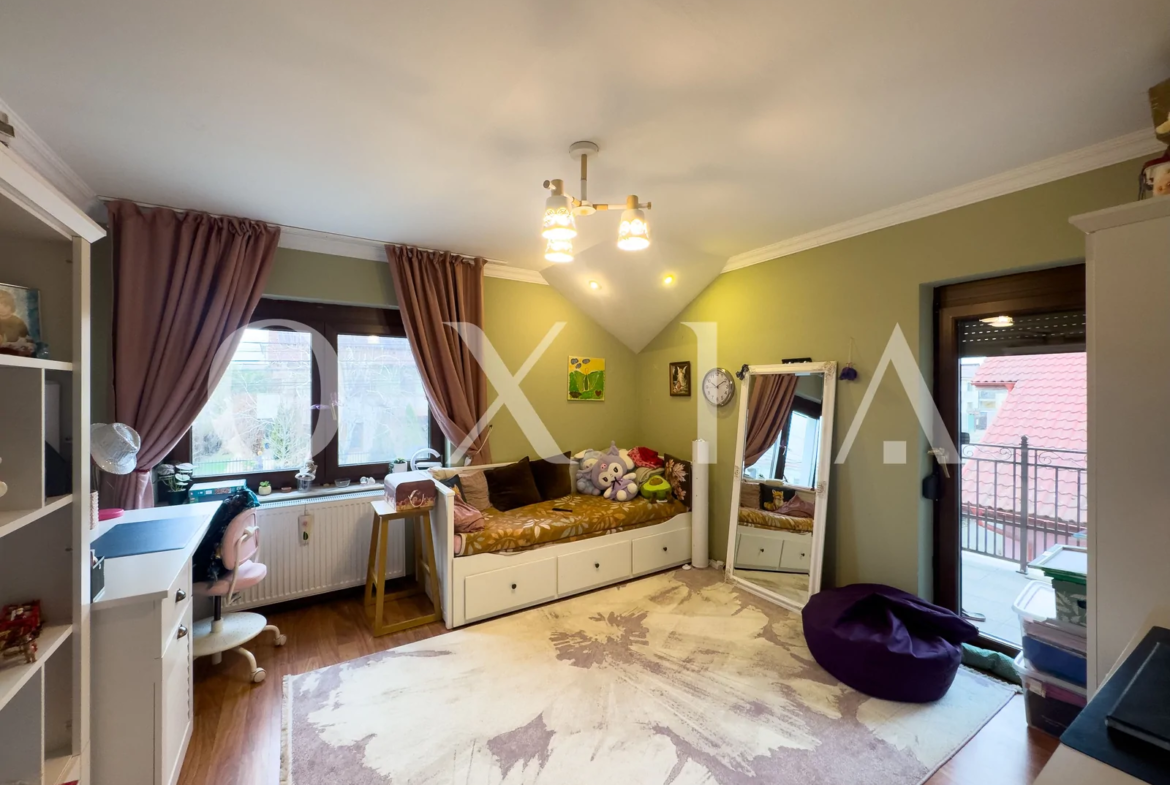 Casa Individuala Cu Garaj – Pozitie Excelenta