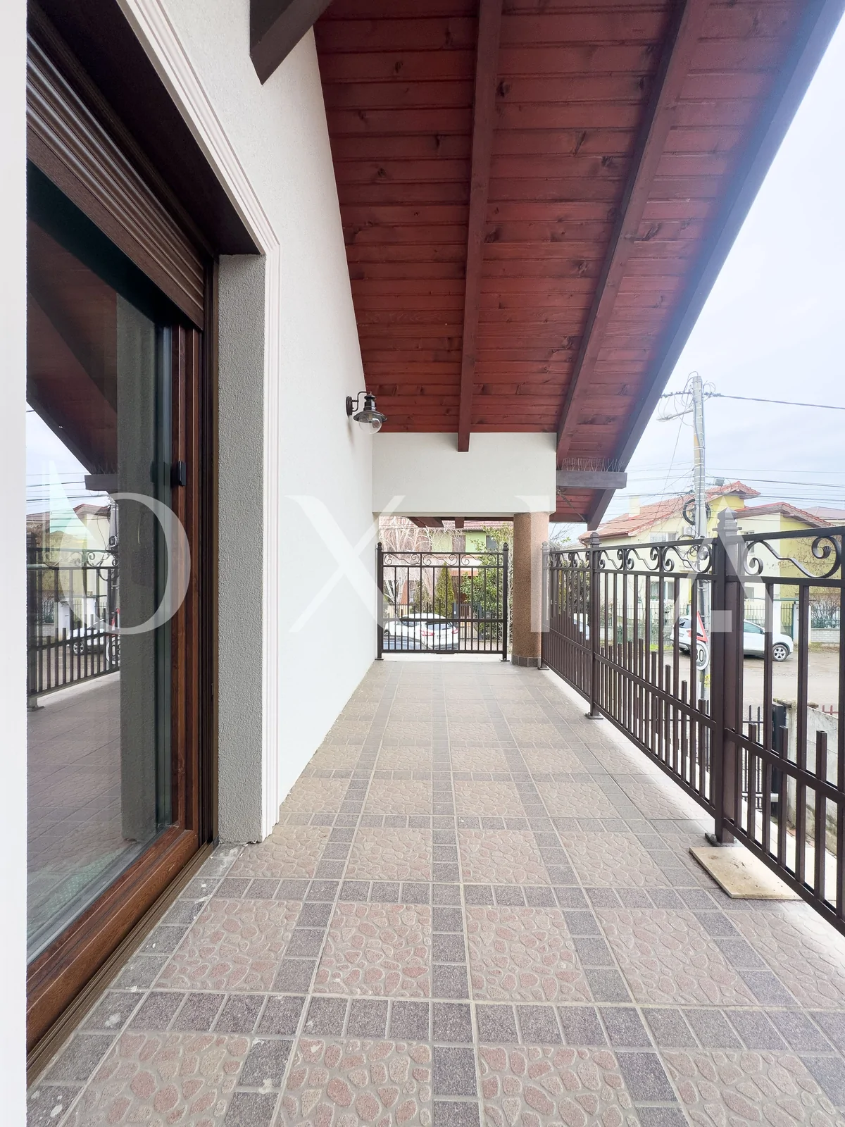 Casa Individuala Cu Garaj – Pozitie Excelenta