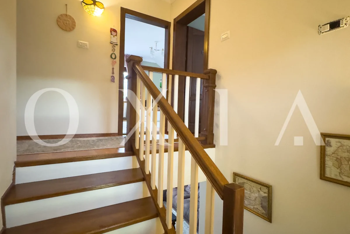 Casa Individuala Cu Garaj – Pozitie Excelenta