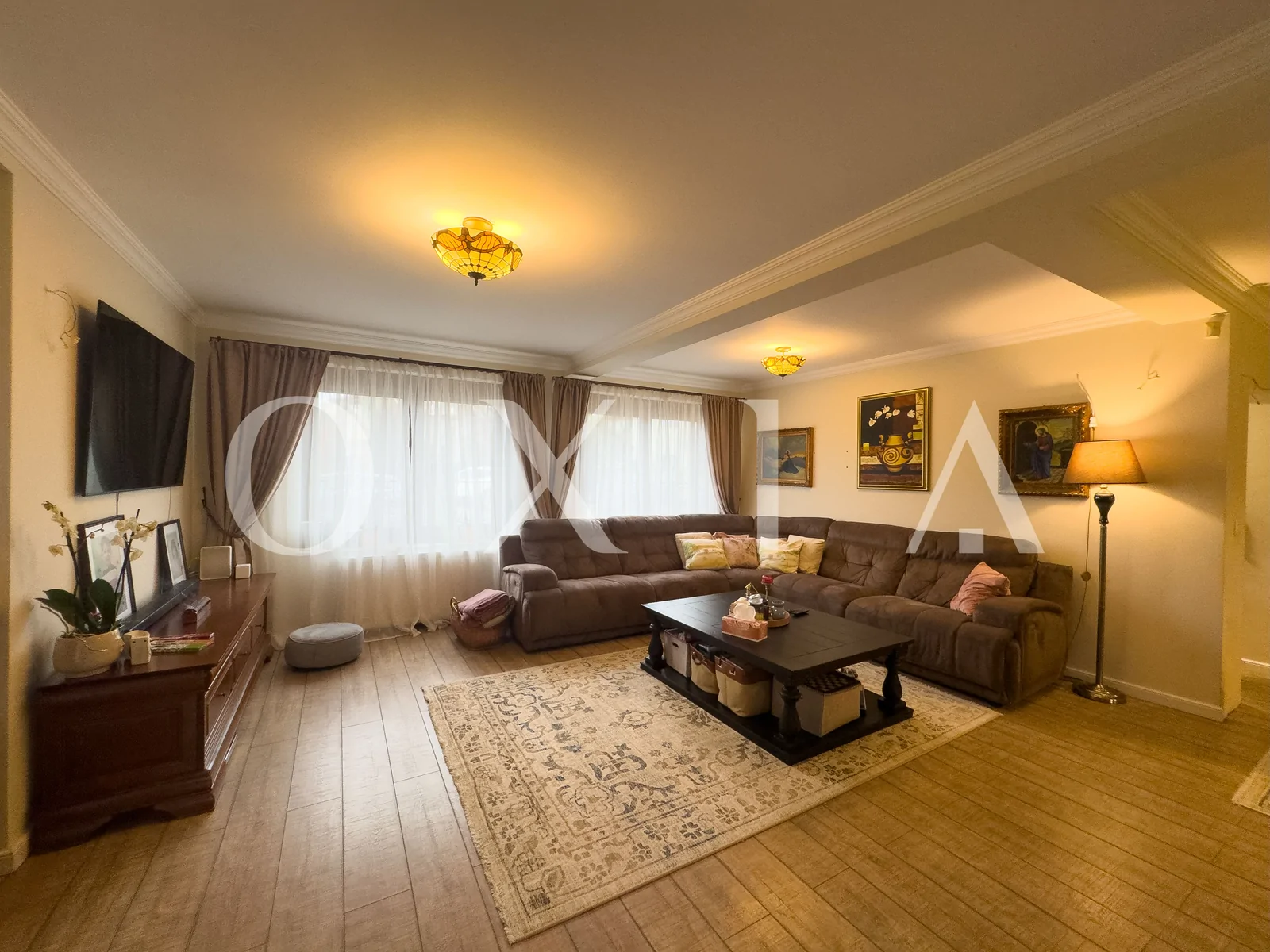 Casa Individuala Cu Garaj – Pozitie Excelenta