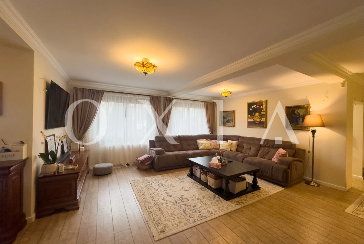Casa Individuala Cu Garaj – Pozitie Excelenta