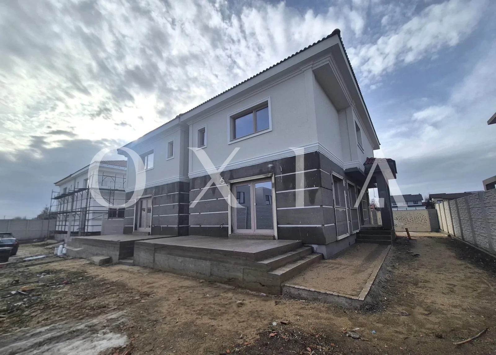 Mosnita Noua, 1/2 Duplex Despartit Prin Camera Tehnica
