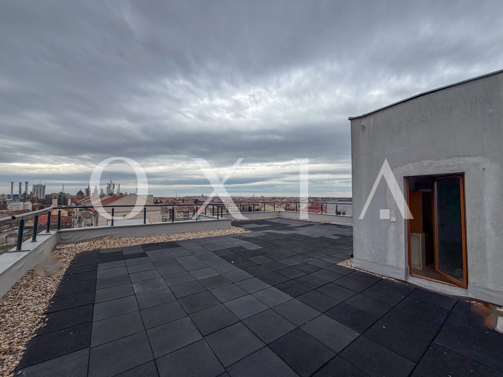 Penthouse pe doua niveluri cu terasa 125 mp, Complex