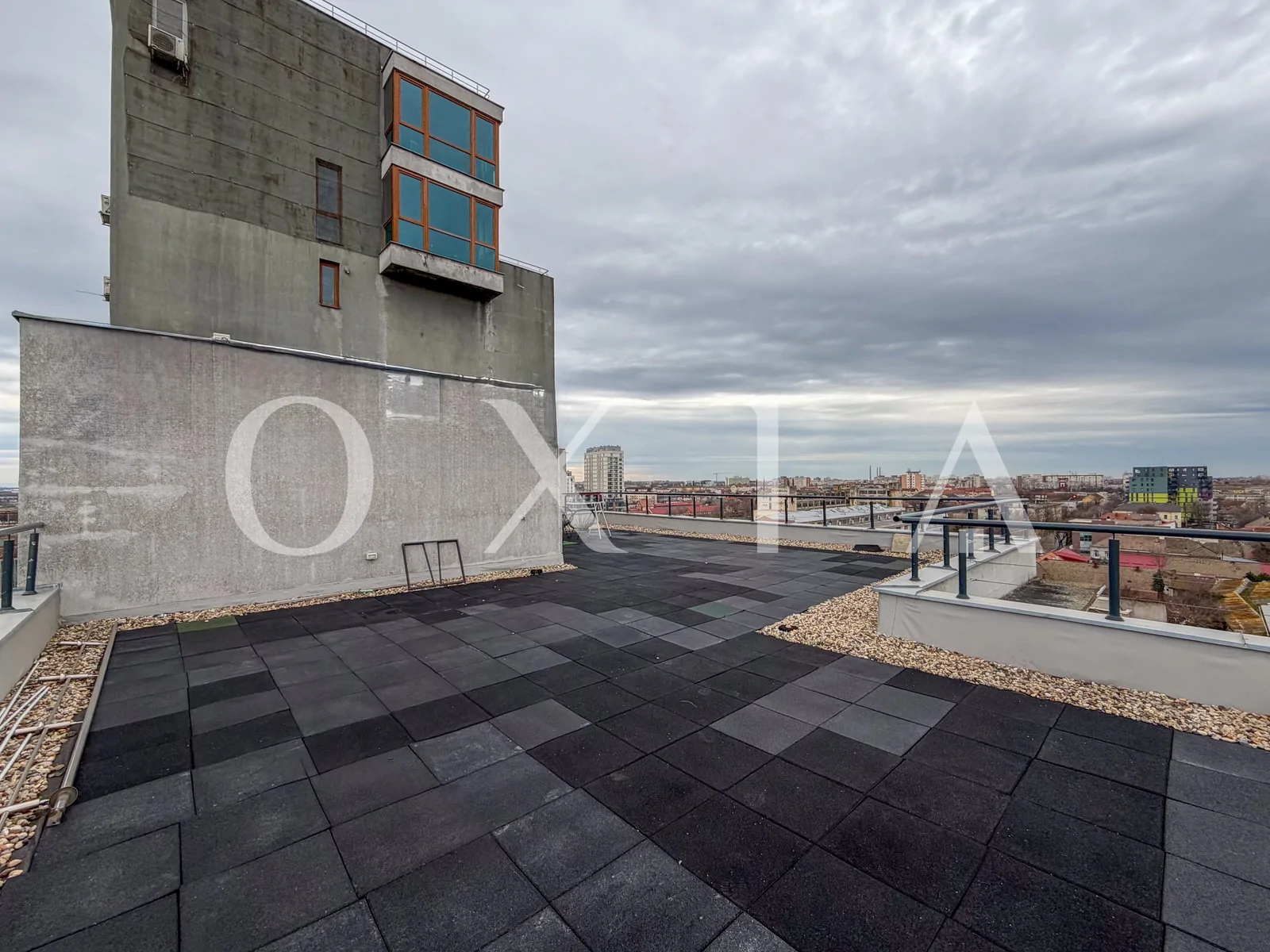 Penthouse pe doua niveluri cu terasa 125 mp, Complex