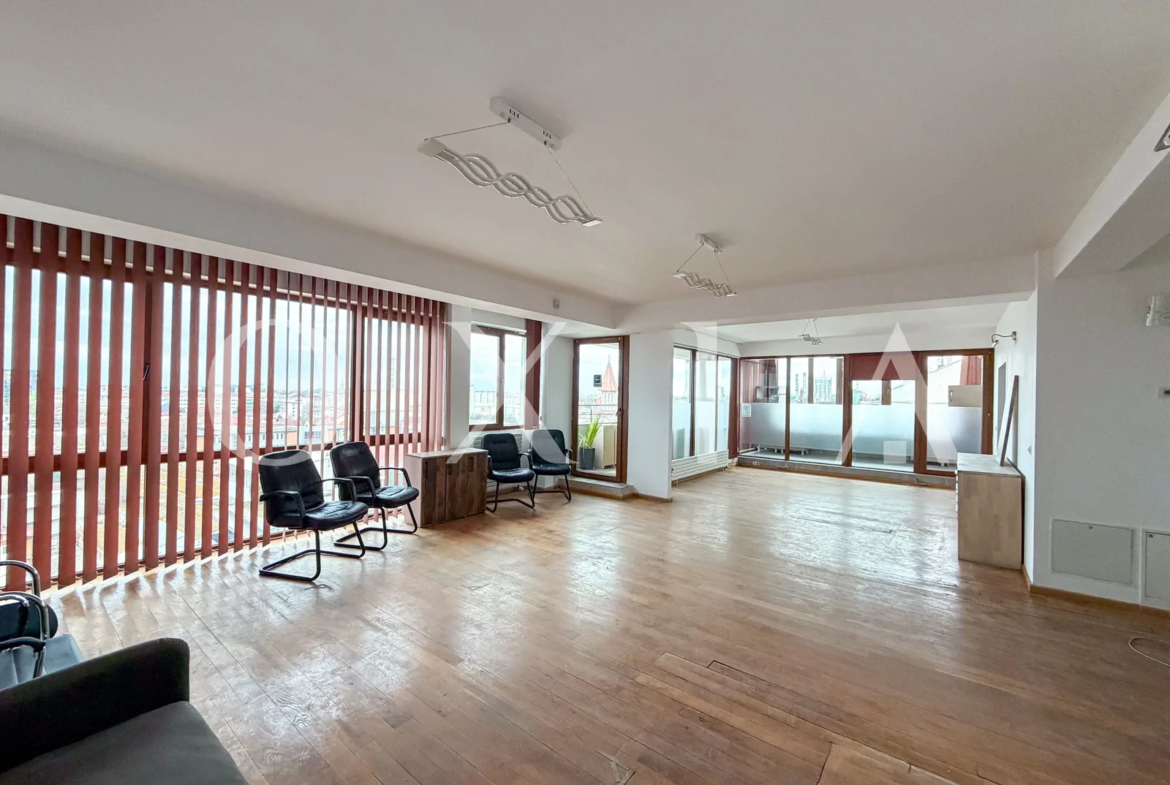 Penthouse pe doua niveluri cu terasa 125 mp, Complex