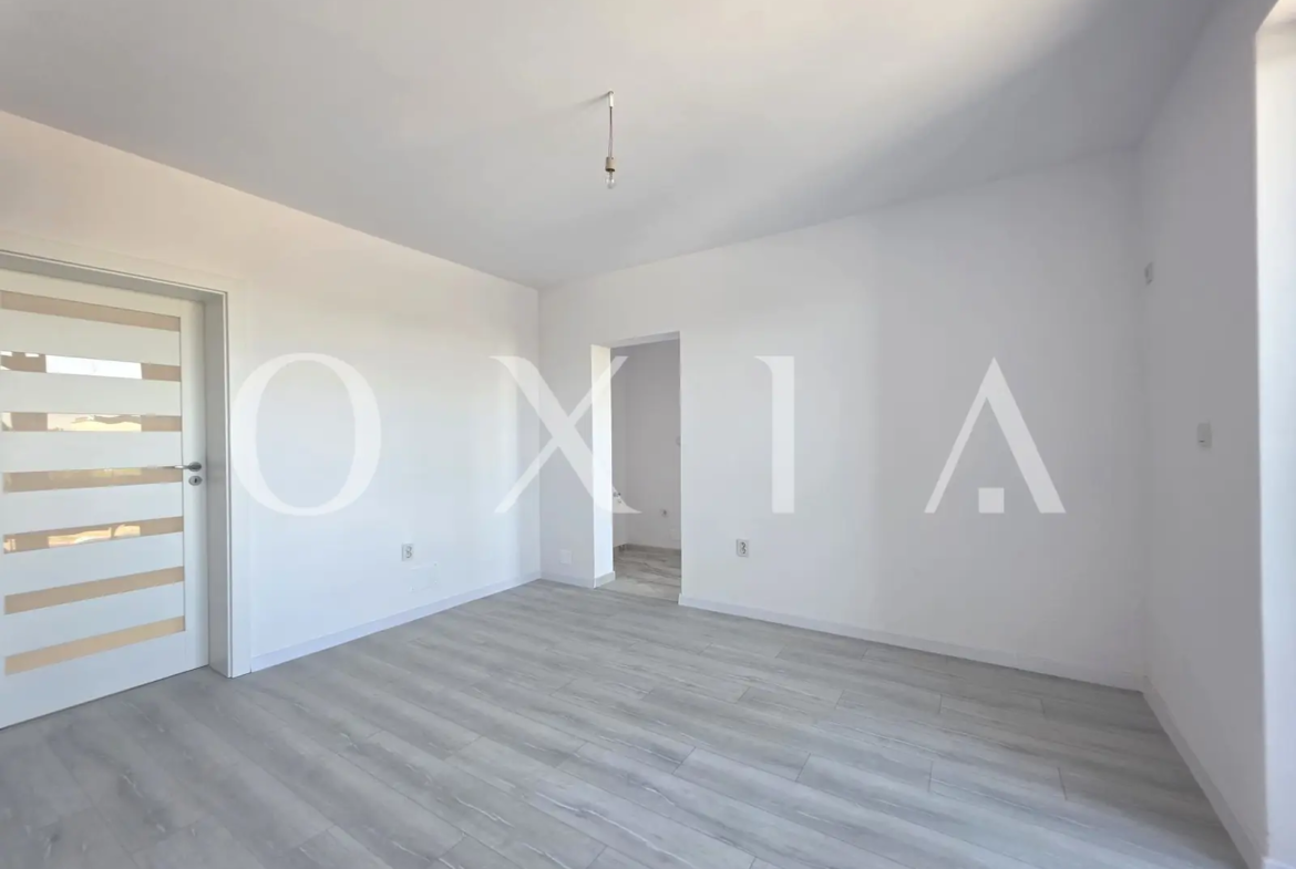 Giroc, Apartament cu 3 Camere, Etaj 1