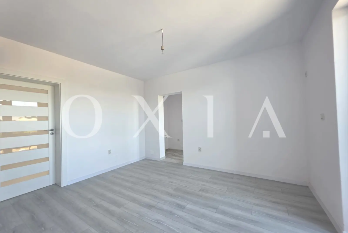 Giroc, Apartament cu 3 Camere, Etaj 1