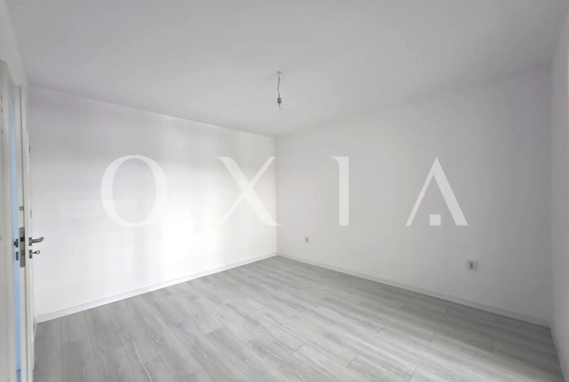 Giroc, Apartament cu 3 Camere, Etaj 1