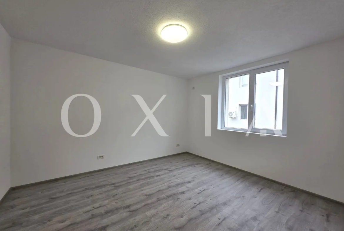 Giroc, Central, Apartament cu o camera, Bucatarie inchisa
