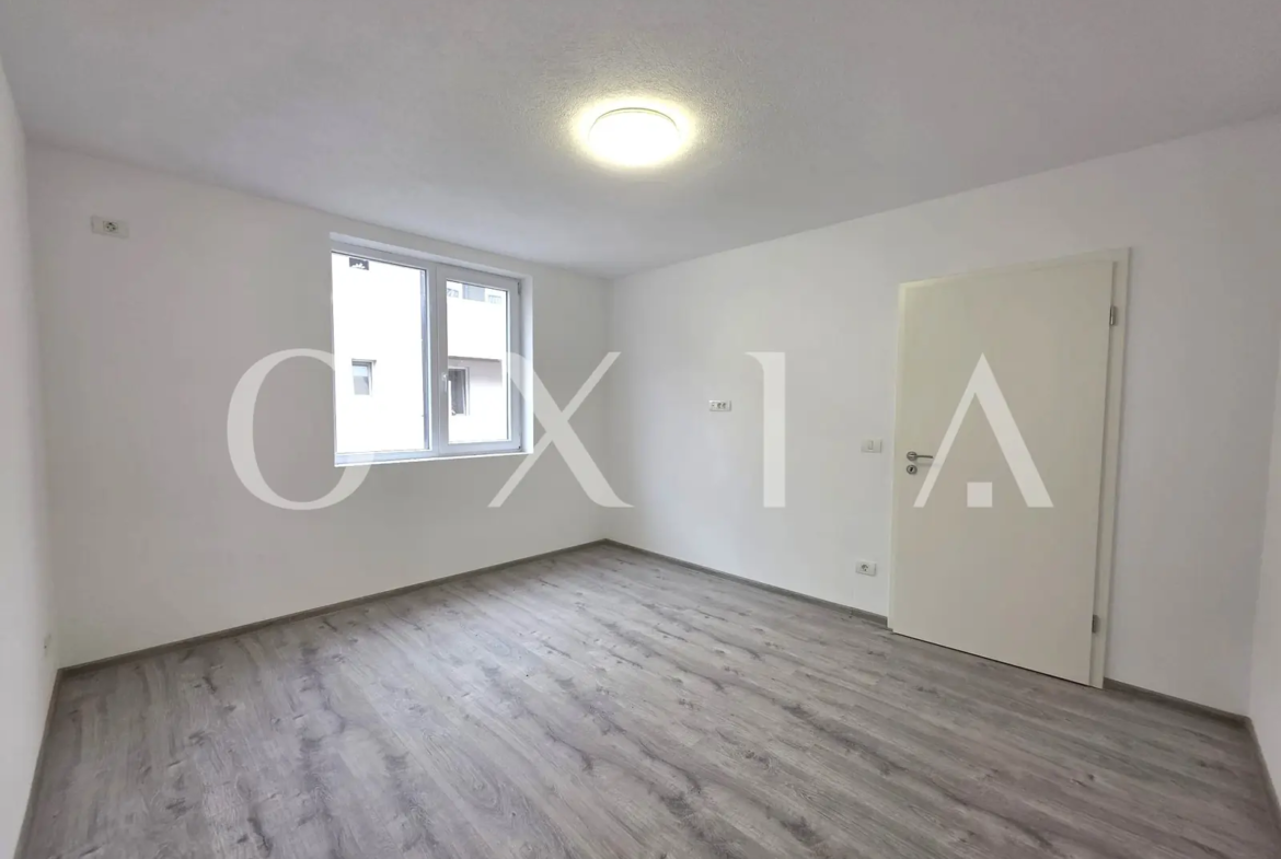 Giroc, Central, Apartament cu o camera, Bucatarie inchisa