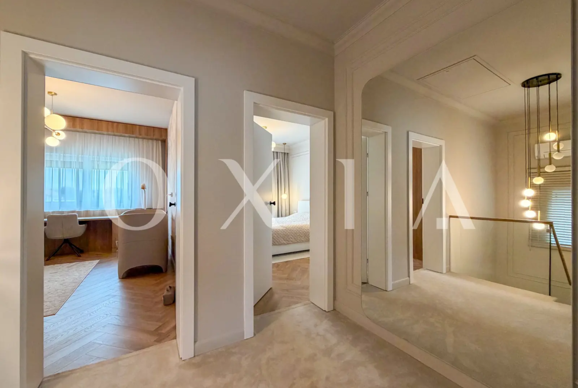 Eleganta contemporana, garaj incalzit si confort fara compromisuri