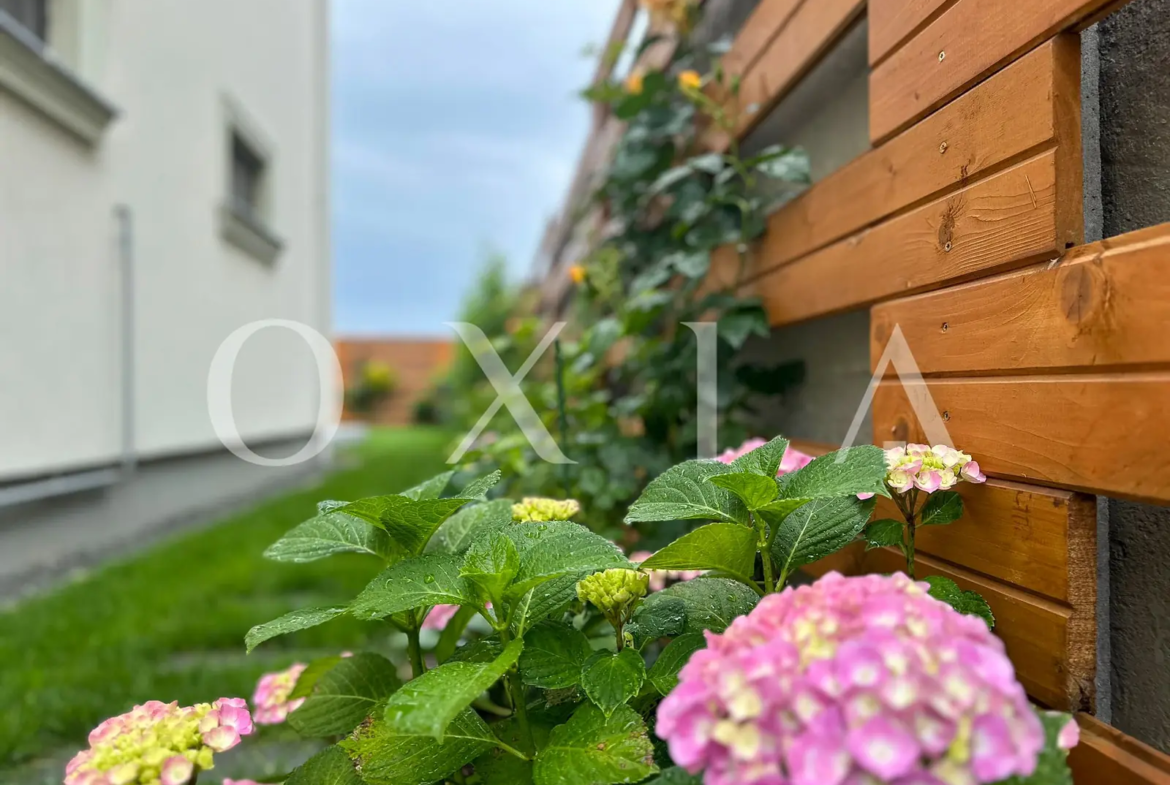 Eleganta contemporana, garaj incalzit si confort fara compromisuri