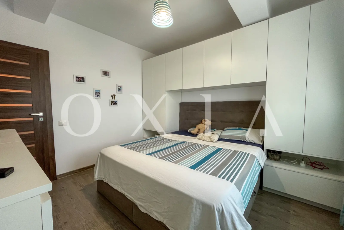 Girocului (ESO), Etaj Intermediar, Disponibil