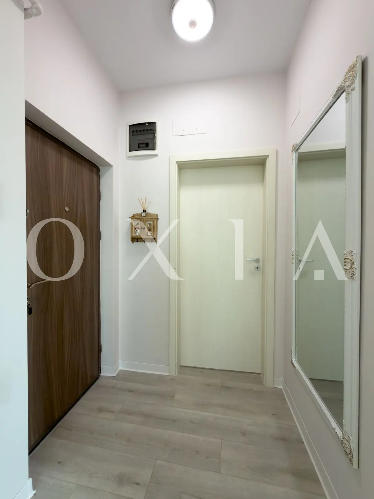 Giroc (langa Luna Cafe), Spatios, Mobilat si Utilat