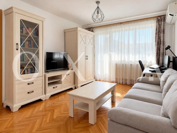 | Apartament cu 2 camere si balcon in Girocului